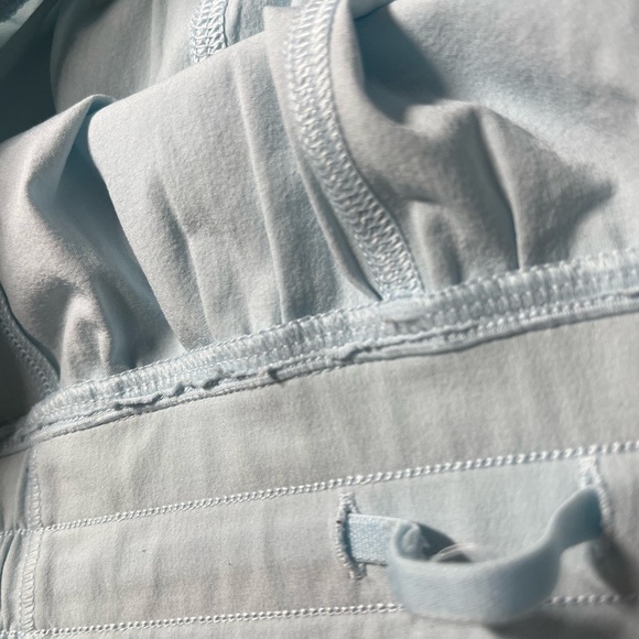 Lululemon Size 6 LR 4in hotty hots - Picture 4 of 5